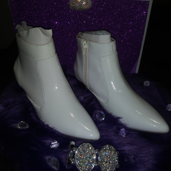 Ankle booties - Picture 1 of 3